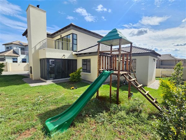 4 Bedroom House 4 Bedroom House