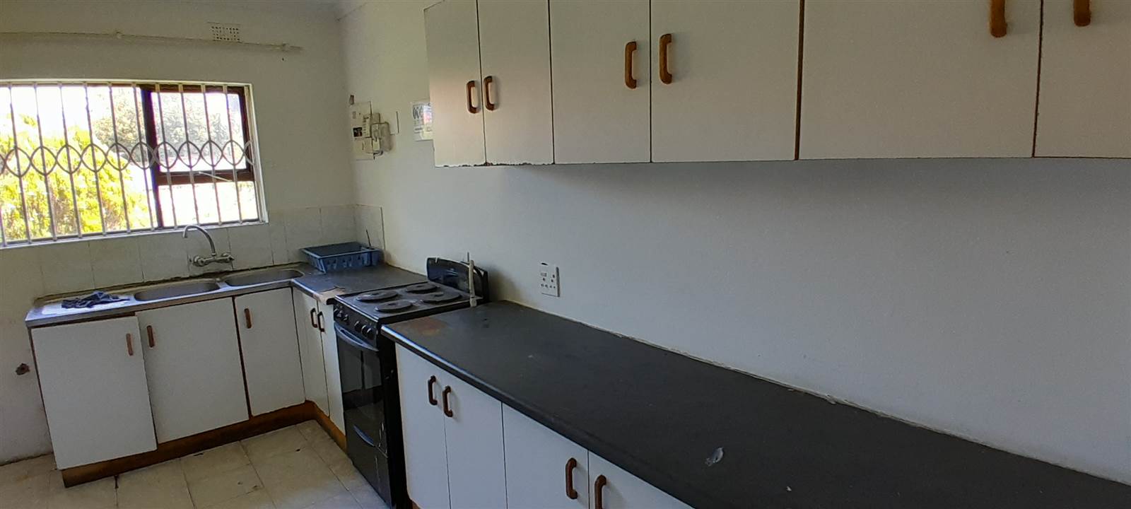 5 Bed Apartment in Southernwood photo number 4