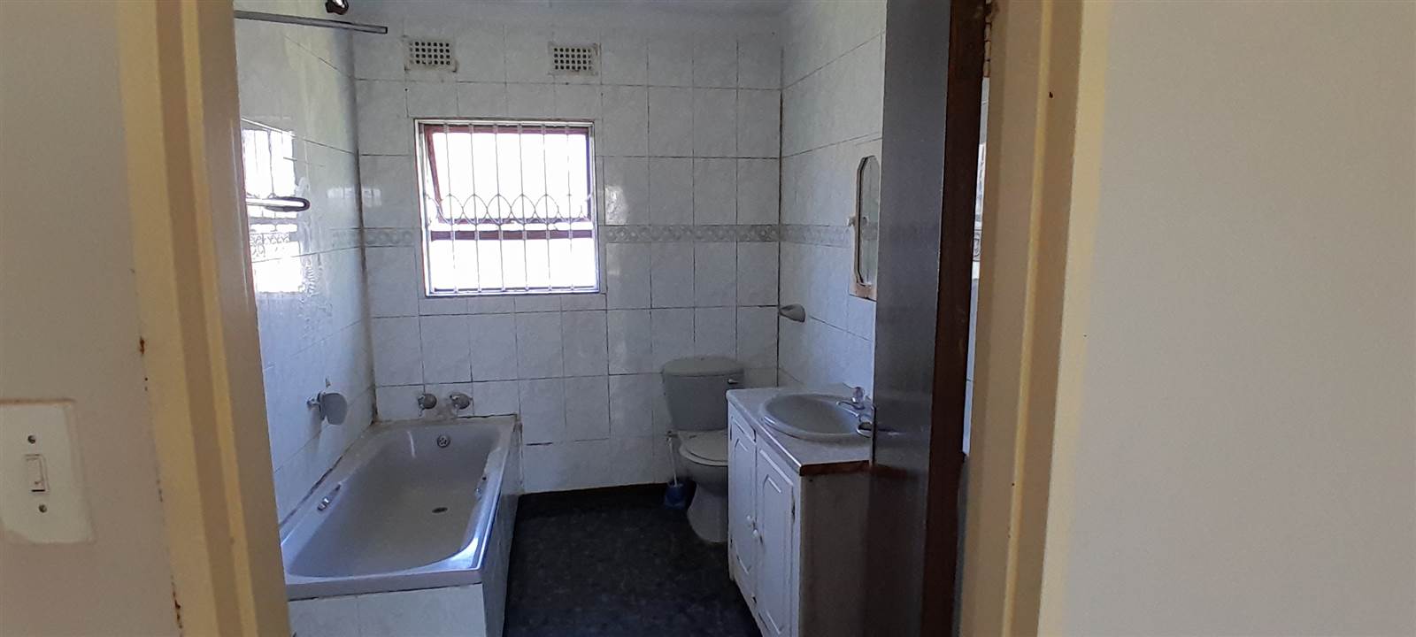 5 Bed Apartment in Southernwood photo number 8