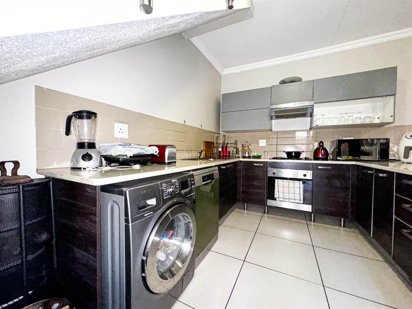 3 Bed Apartment in Rooihuiskraal photo number 8