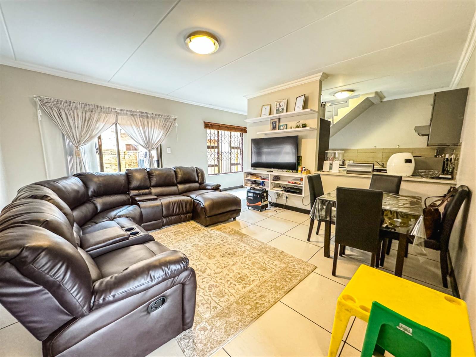 3 Bed Apartment in Rooihuiskraal photo number 1