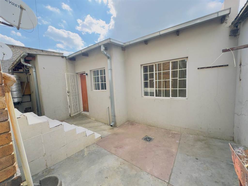 1 Bed House in Bezuidenhout Valley photo number 6