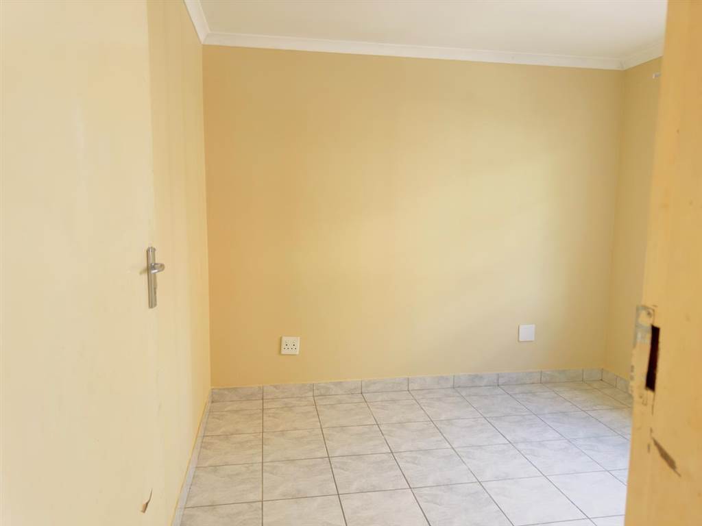 1 Bed House in Bezuidenhout Valley photo number 3