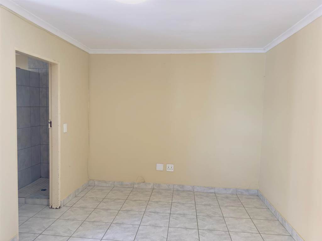 1 Bed House in Bezuidenhout Valley photo number 8