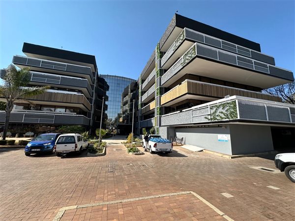 162  m² Commercial space