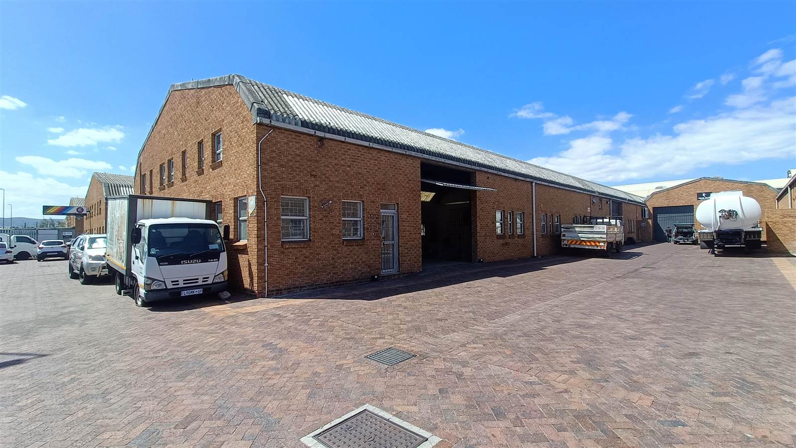 469  m² Industrial space in Montague Gardens photo number 1