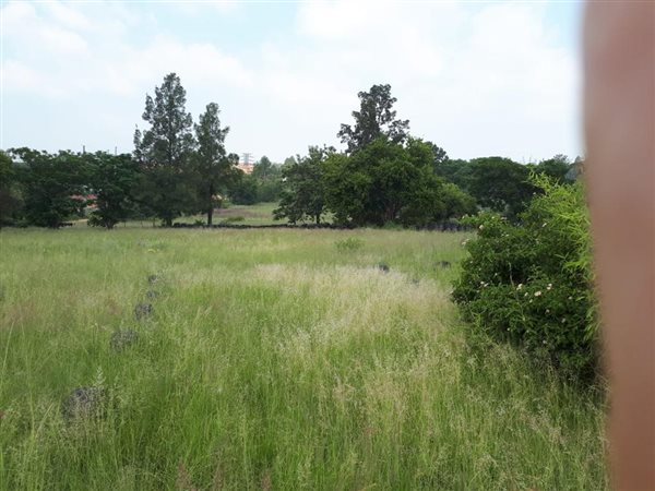 2.3 ha Land available in Crowthorne