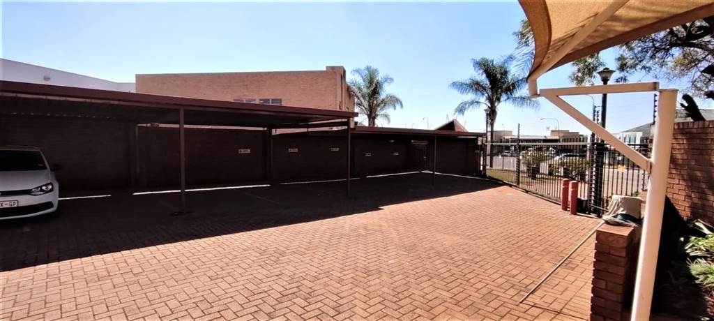98  m² Commercial space in Centurion CBD photo number 2