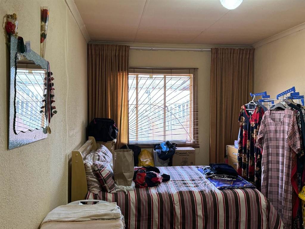 4 Bed House in Lenasia South photo number 16