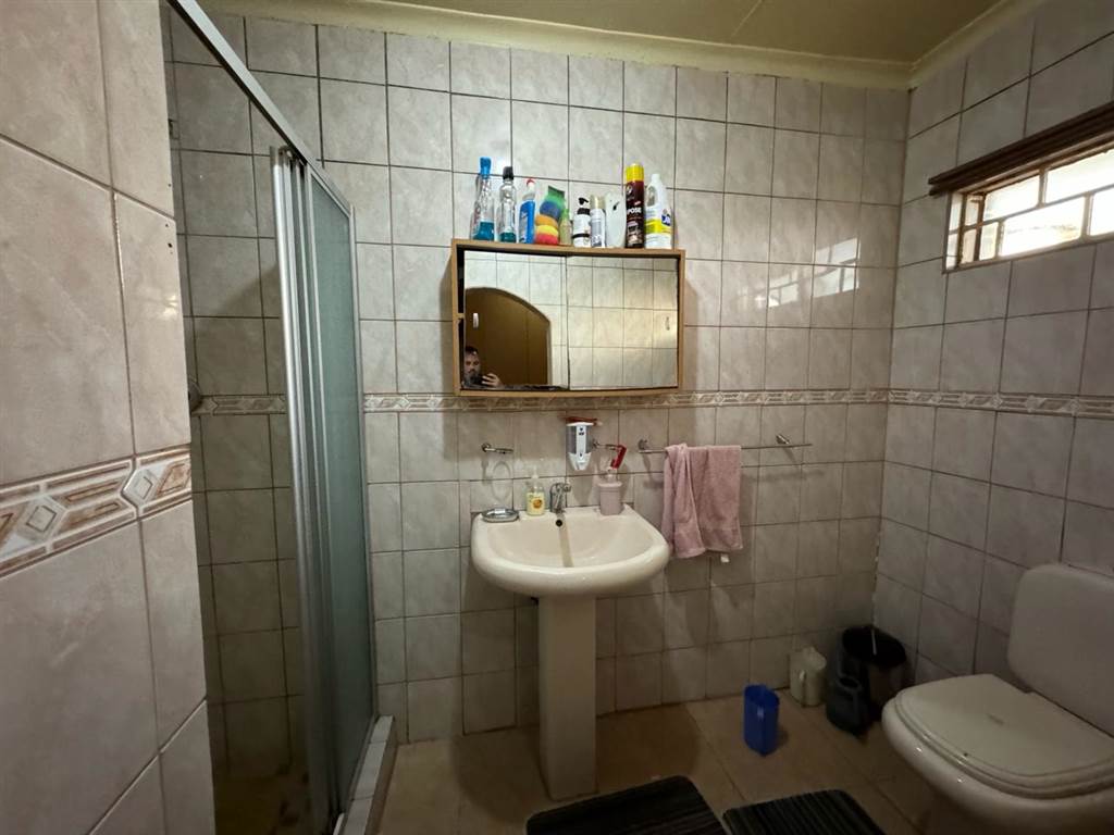 4 Bed House in Lenasia South photo number 20