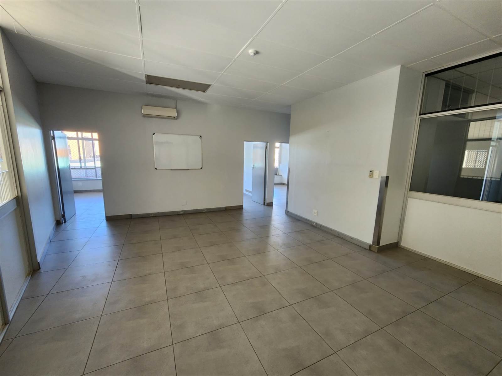 1070  m² Commercial space in Klerksdorp photo number 21