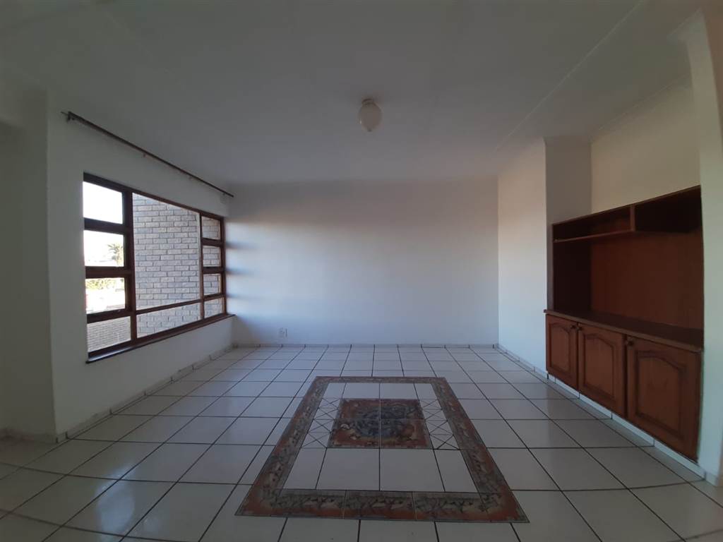 2 Bed Apartment in Empangeni Central photo number 10