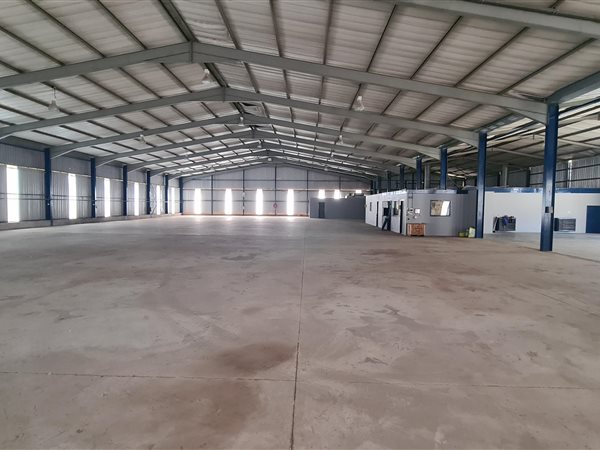 2 600  m² Industrial space