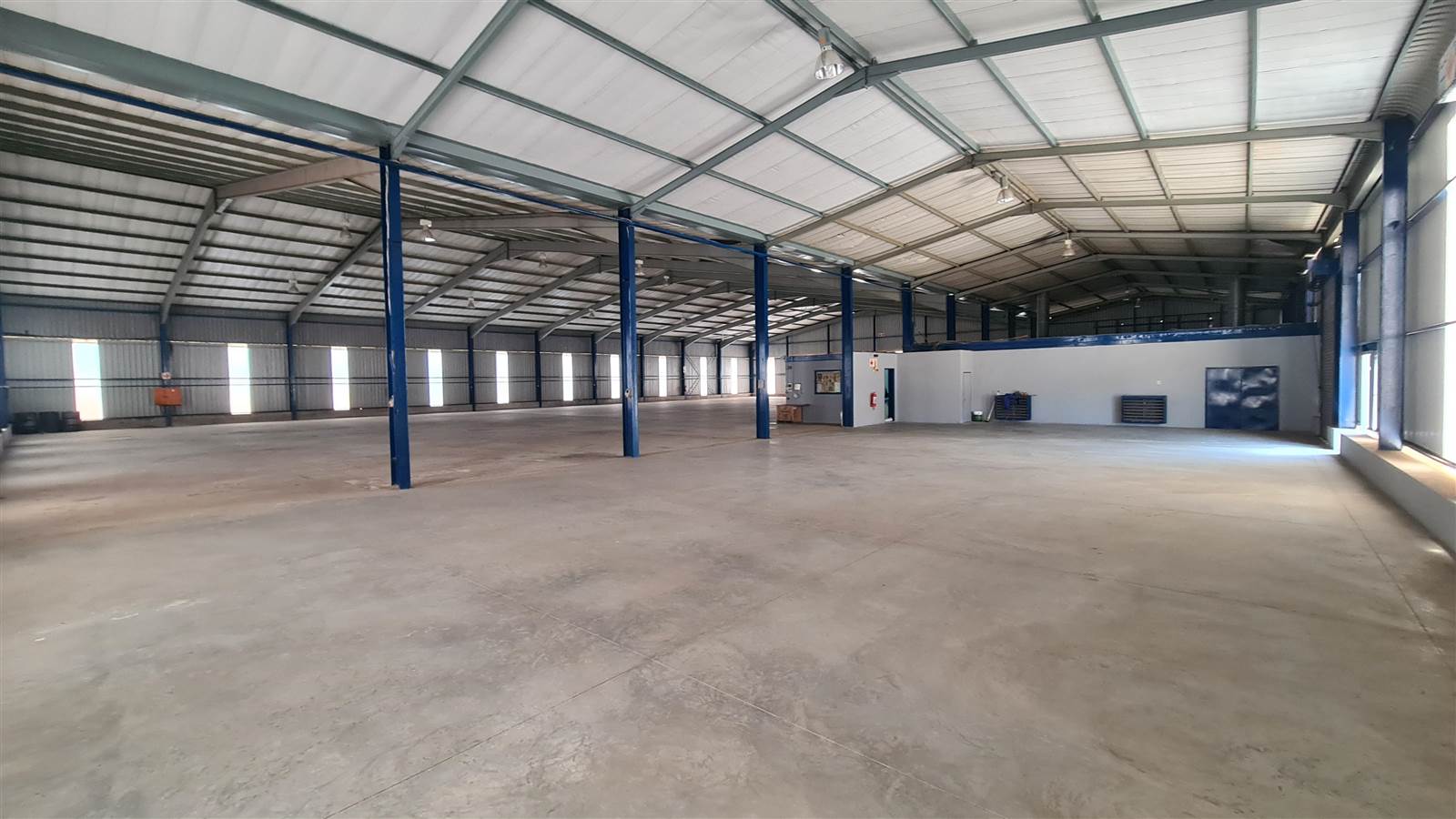 2600  m² Industrial space in Clayville photo number 2