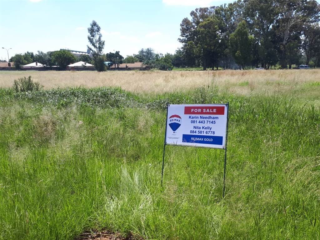 2000 m² Land available in Carletonville photo number 2
