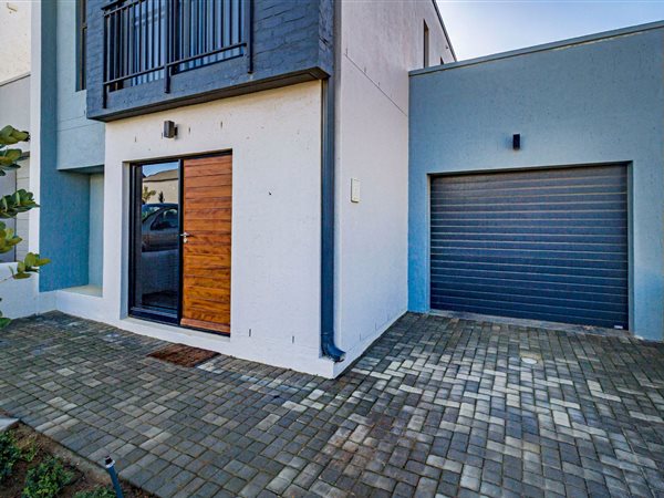 3 Bedroom Townhouse 3 Bedroom Townhouse