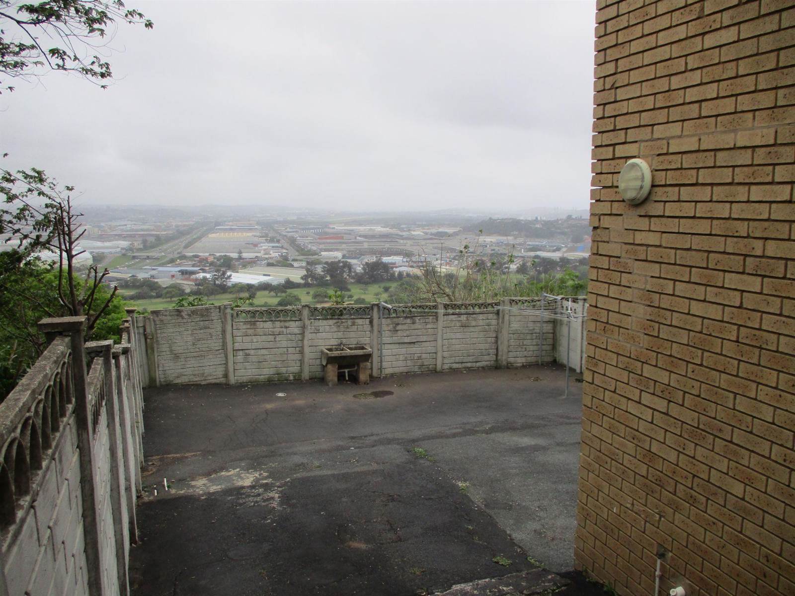 3 Bed Townhouse in Athlone Park photo number 13