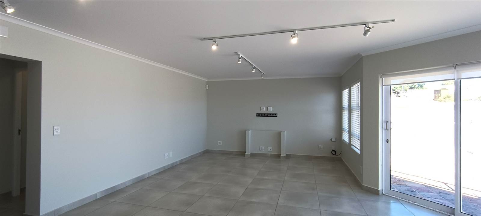 5 Bed House in Myburgh Park photo number 3