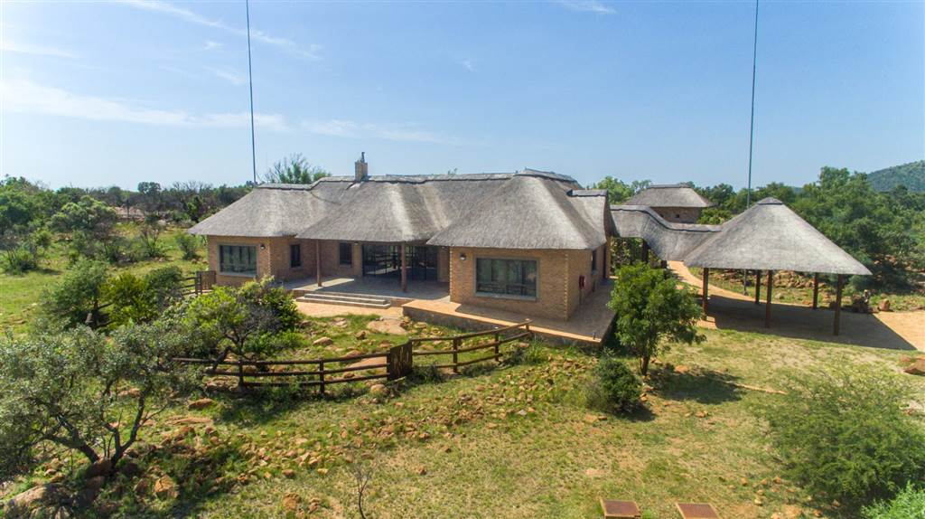 3 Bed House in Mabalingwe Nature Reserve photo number 3
