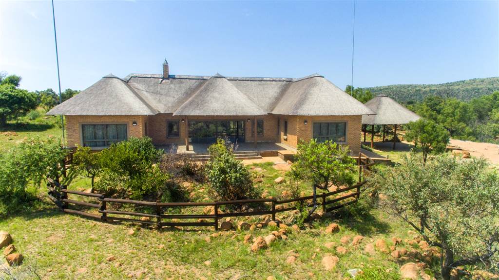 3 Bed House in Mabalingwe Nature Reserve photo number 1
