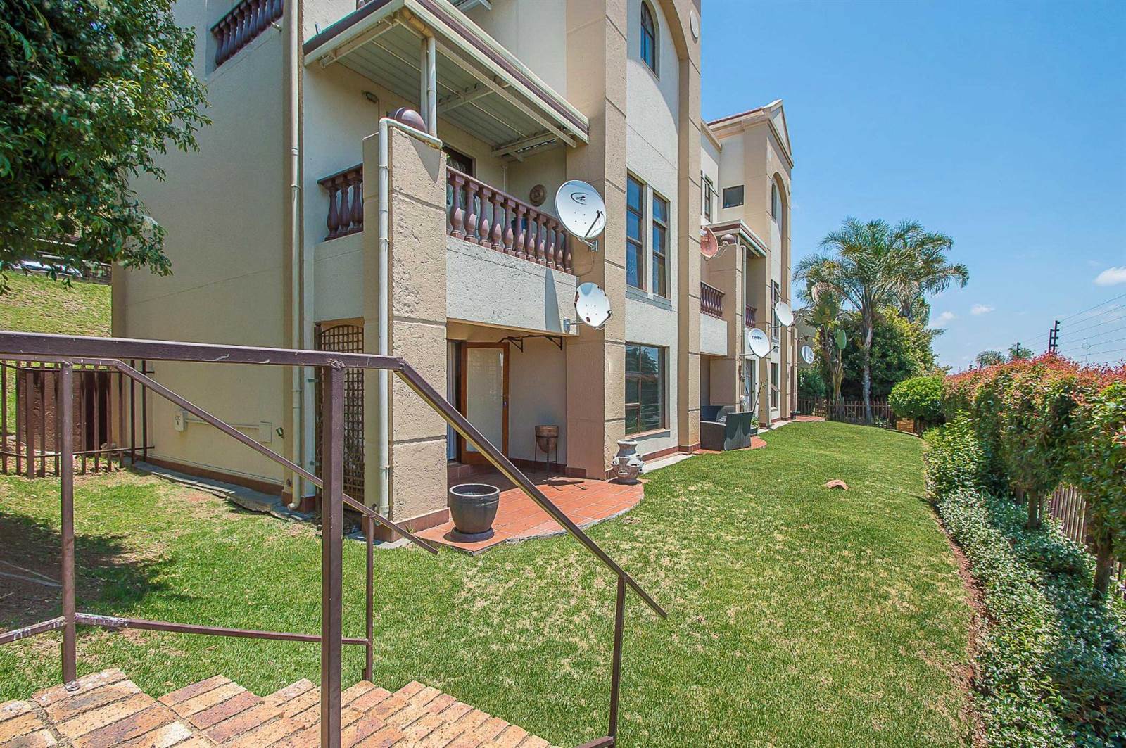 2 Bed Apartment in Constantia Kloof photo number 20