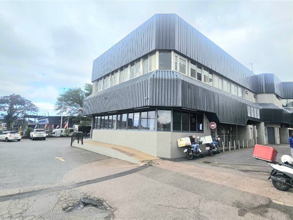 246  m² Retail Space