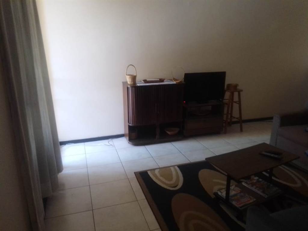 1 Bed Apartment in Braamfontein photo number 3