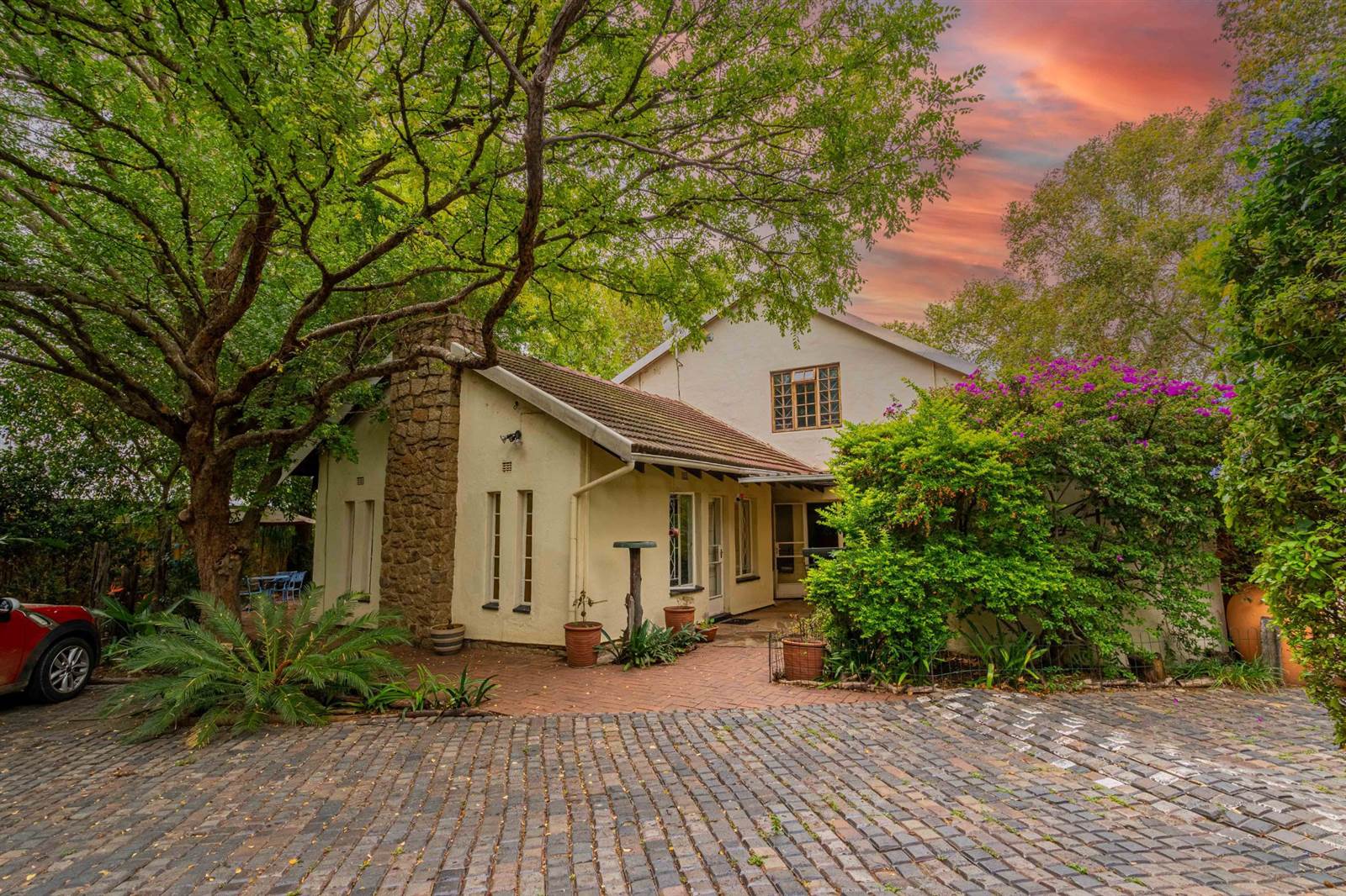 12 Bed House in Lonehill photo number 1