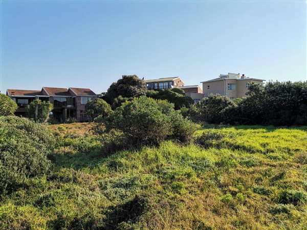 735 m² Land