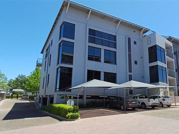 103  m² Commercial space