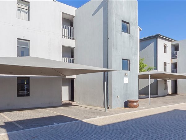 3 Bed Apartment in Parklands East
