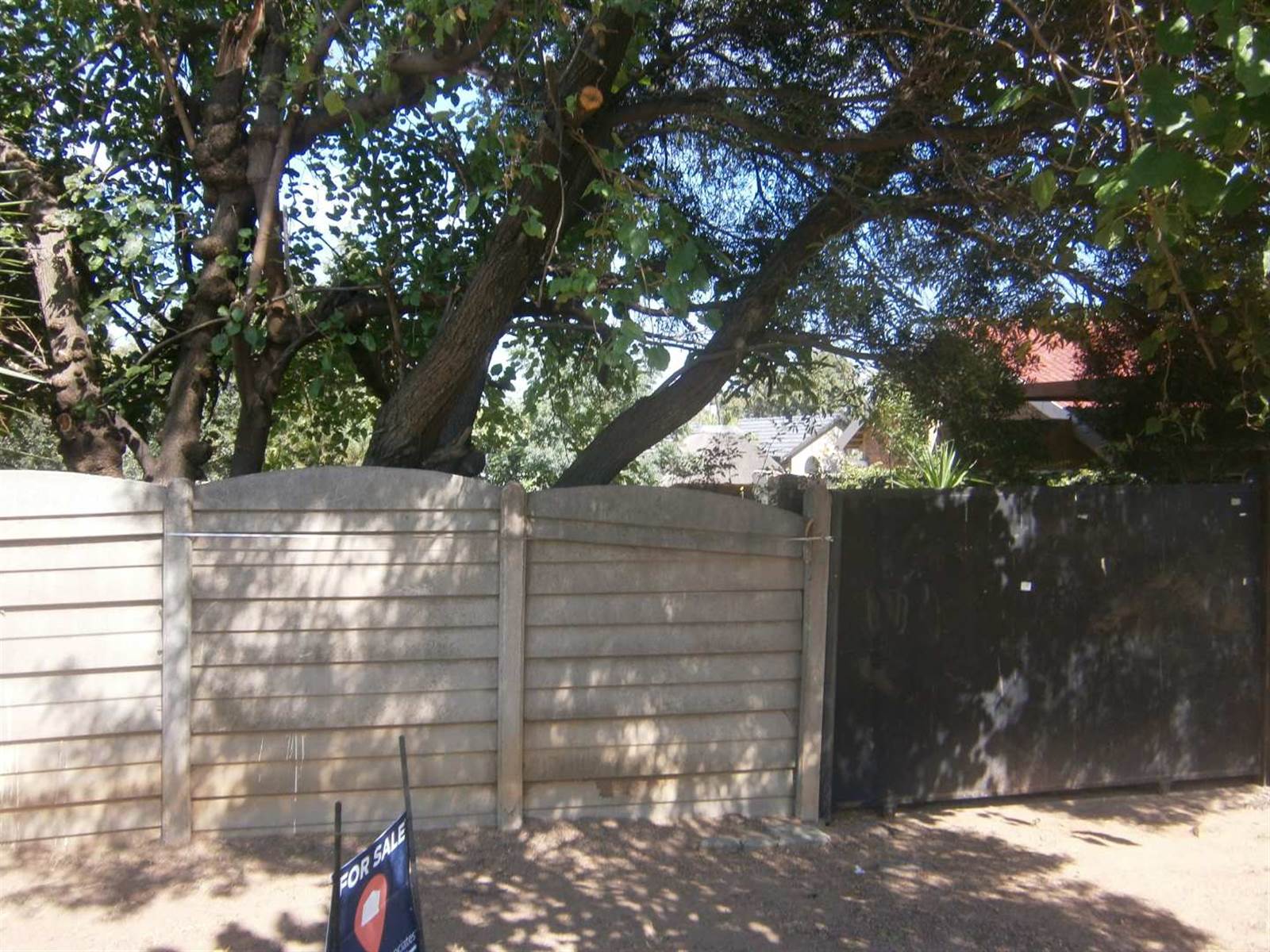 504 m² Land available in Brackendowns photo number 13