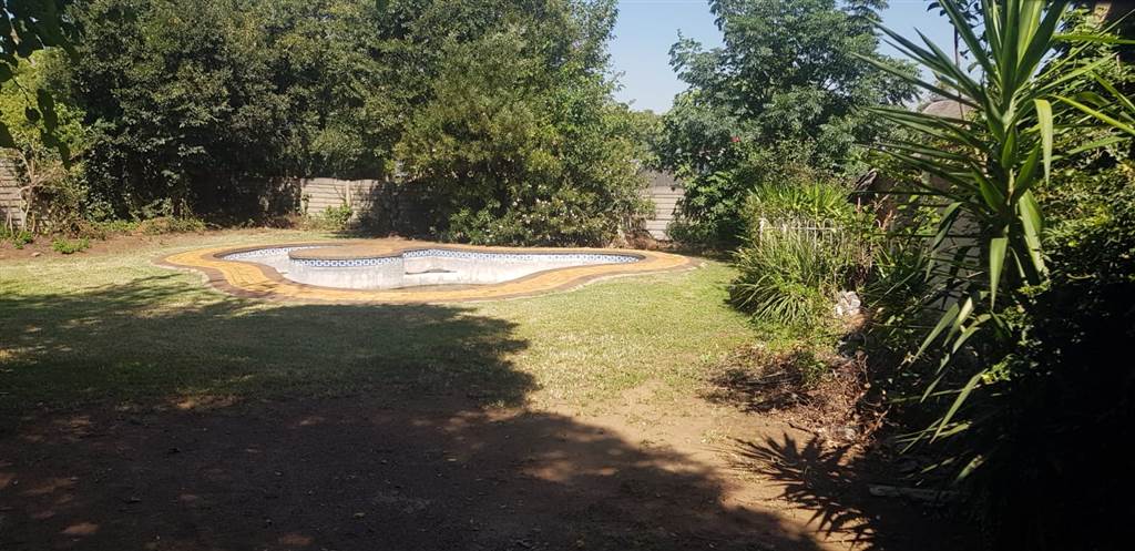 504 m² Land available in Brackendowns photo number 4