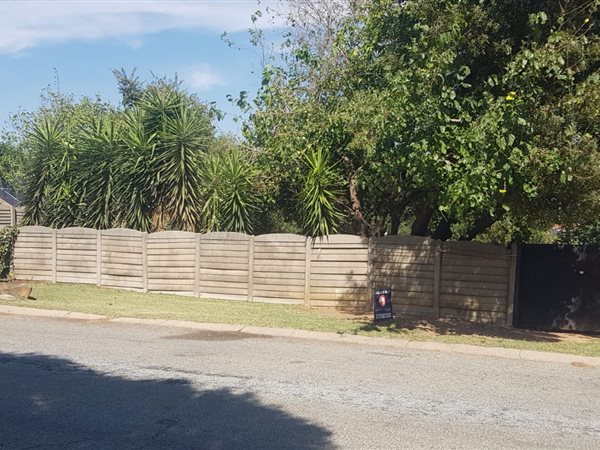 504 m² Land available in Brackendowns