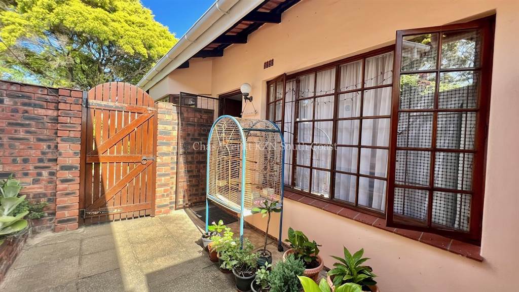 3 Bed Townhouse in Umtentweni photo number 5
