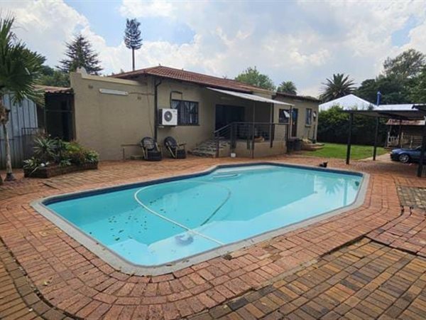 4 Bedroom House 4 Bedroom House