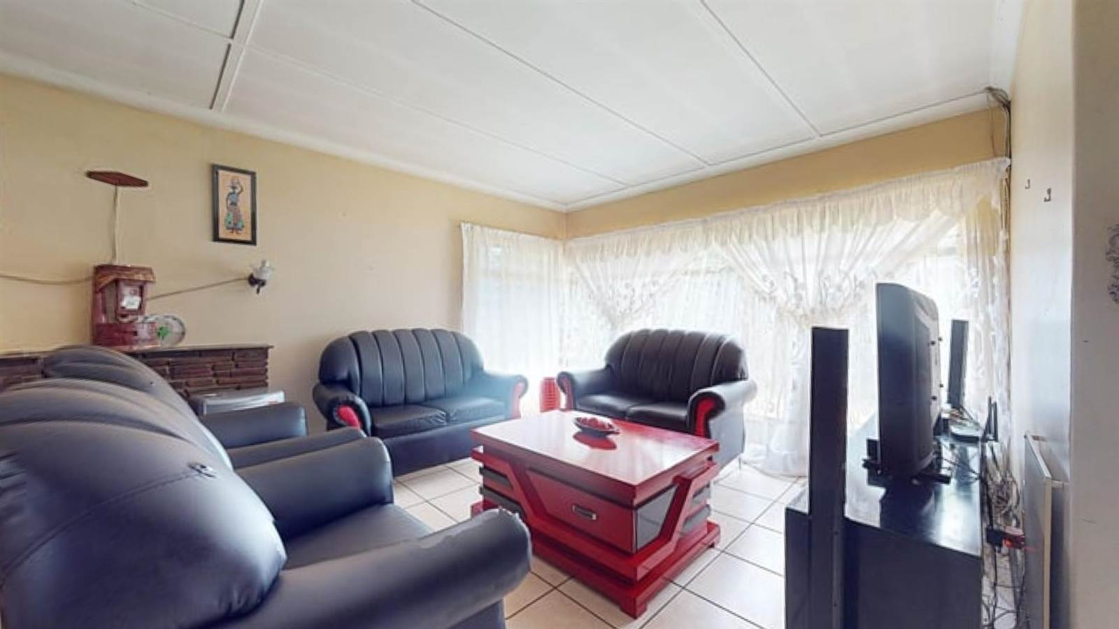 6 Bed House in Potchefstroom Central photo number 2