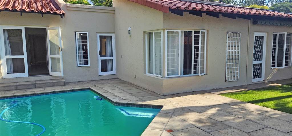 4 Bed Townhouse in Bryanston photo number 3