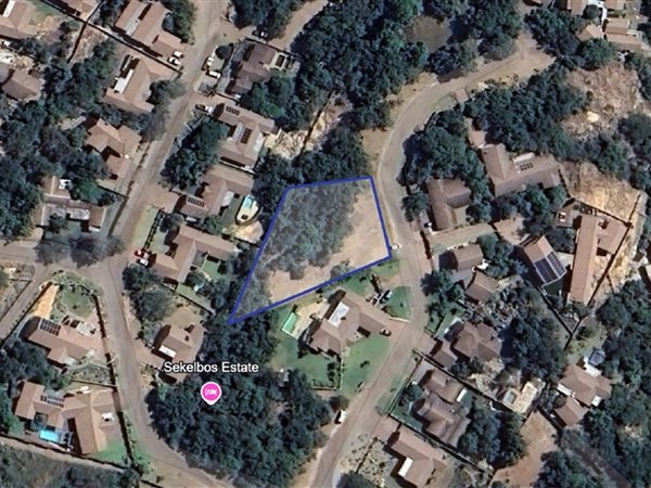 1 635 m² Land