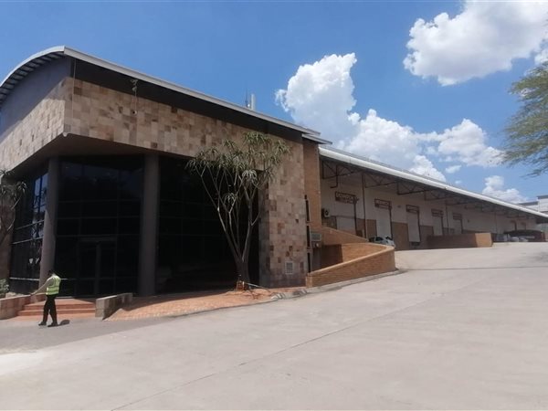 8 500  m² Industrial space