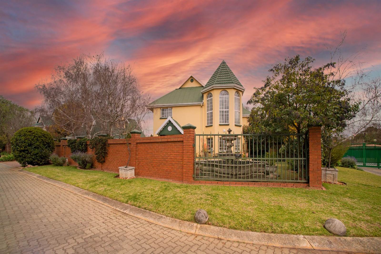 4 Bed House in Benoni Country Club photo number 4