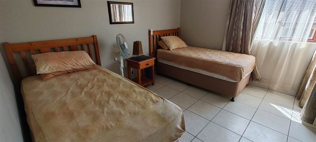3 Bed Apartment in Uvongo photo number 16