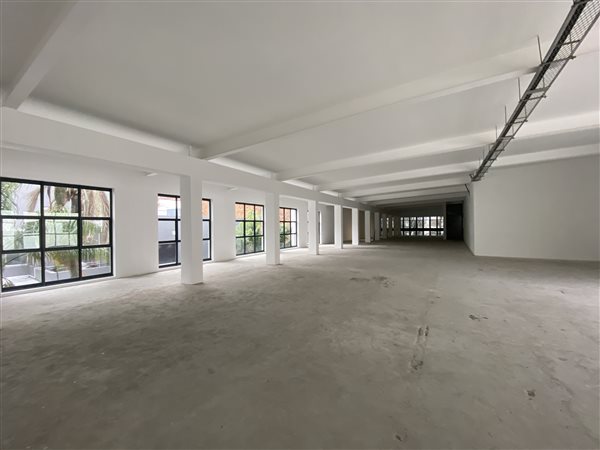 686  m² Commercial space