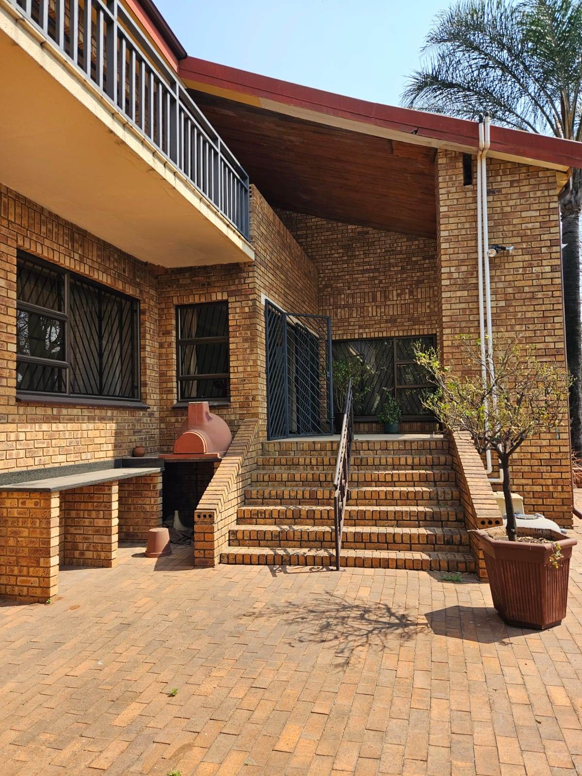 6 Bed House in Laudium photo number 14
