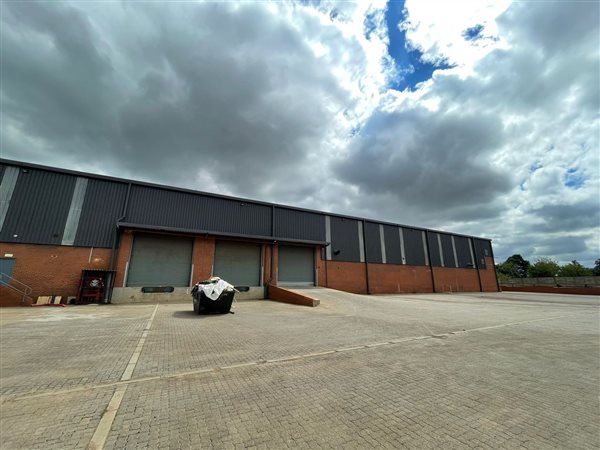 4 892  m² Industrial space