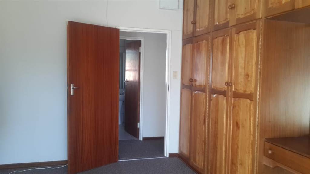 1 Bed Townhouse in Aliwal North photo number 10