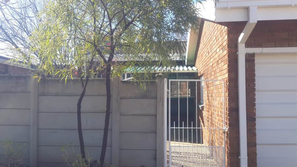 1 Bed Townhouse in Aliwal North photo number 22