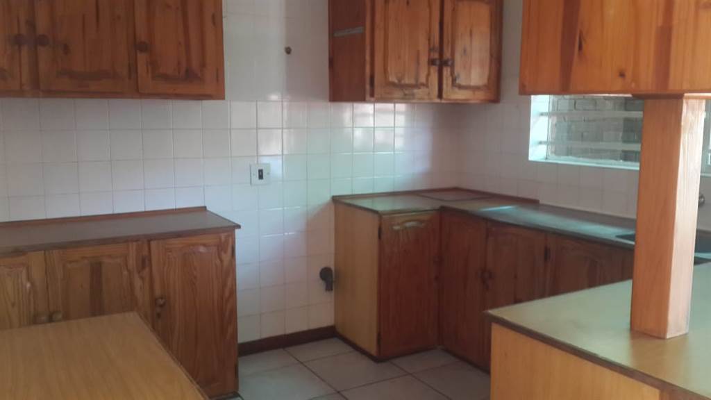 1 Bed Townhouse in Aliwal North photo number 6