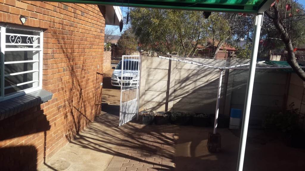 1 Bed Townhouse in Aliwal North photo number 18
