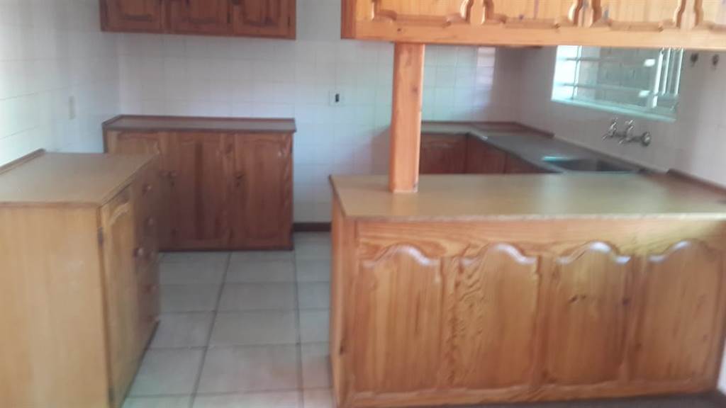 1 Bed Townhouse in Aliwal North photo number 11